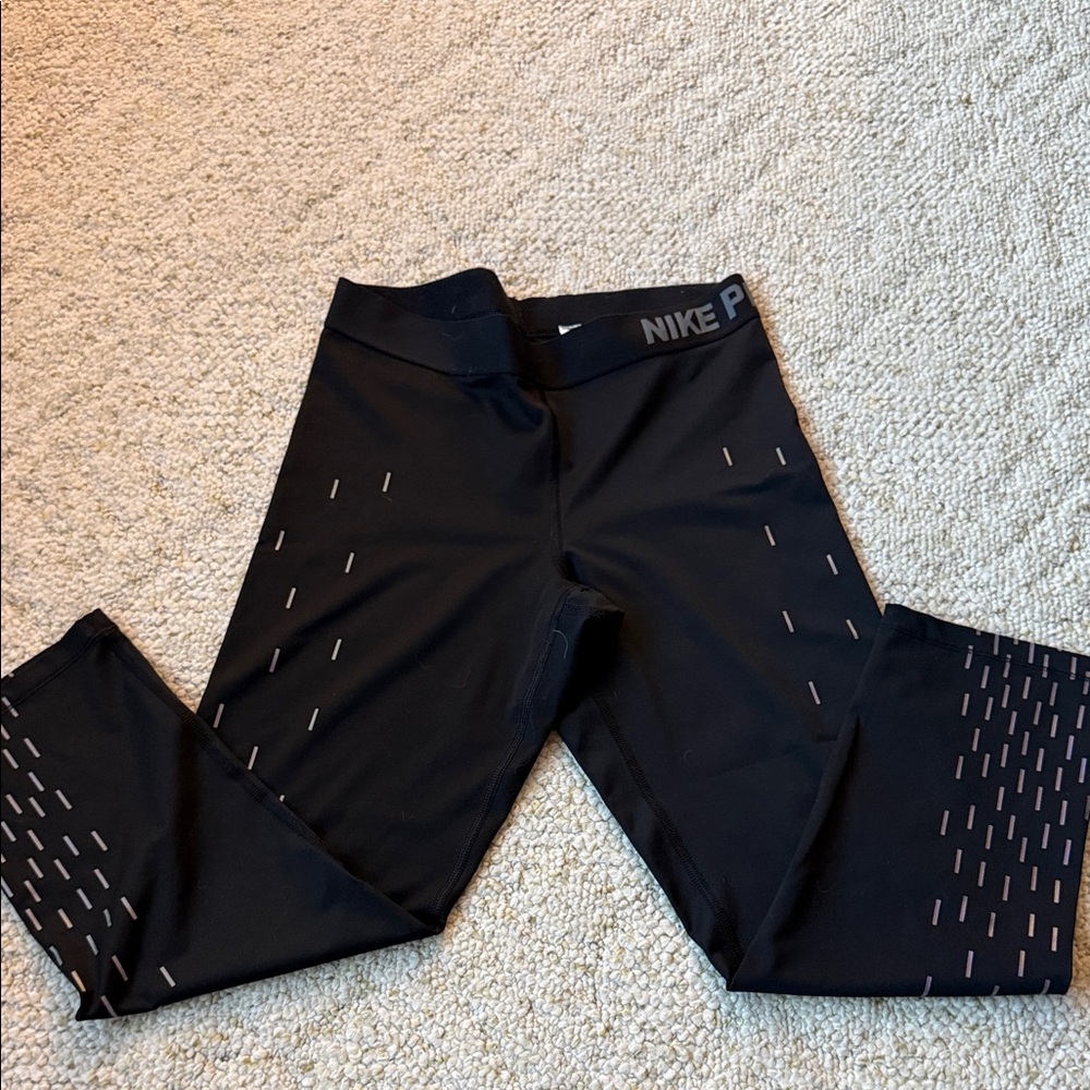 Women’s cropped Nike Dri Fit leggings Sz M